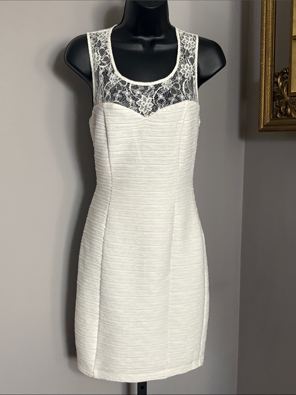 Guess Size 6 White Lace Yoke Sleeveless Mini Dress - Picture 2 of 4